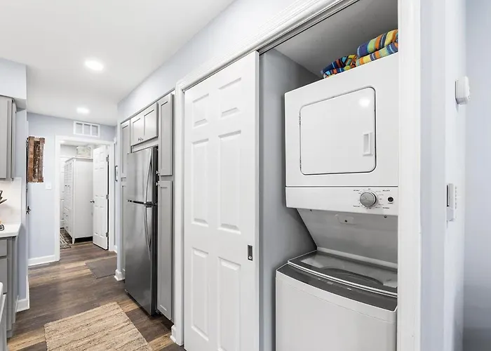 Charming 1st-floor In North Ocean Just Steps From The *