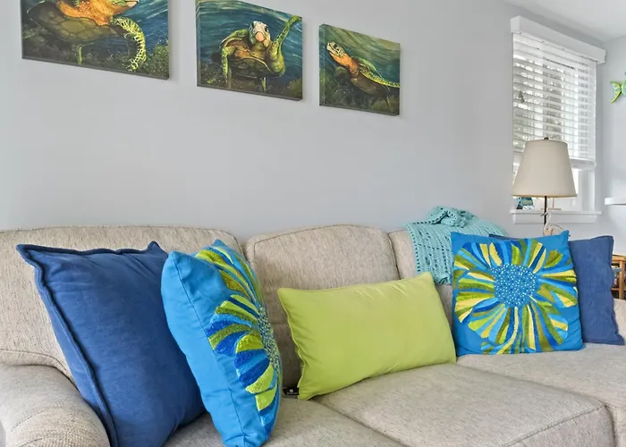 Charming 1st-floor In North Ocean Just Steps From The *