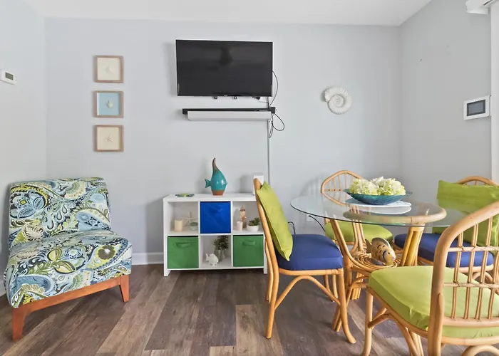 Charming 1st-floor In North Ocean Just Steps From The *