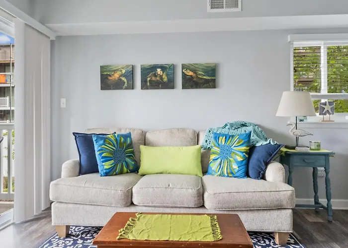 Charming 1st-floor In North Ocean Just Steps From The *